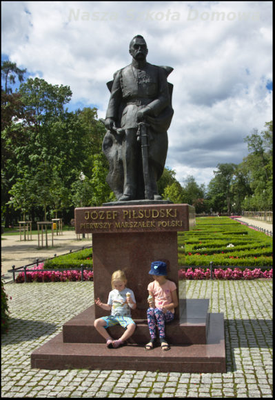 Mława - pomnik Marszałka